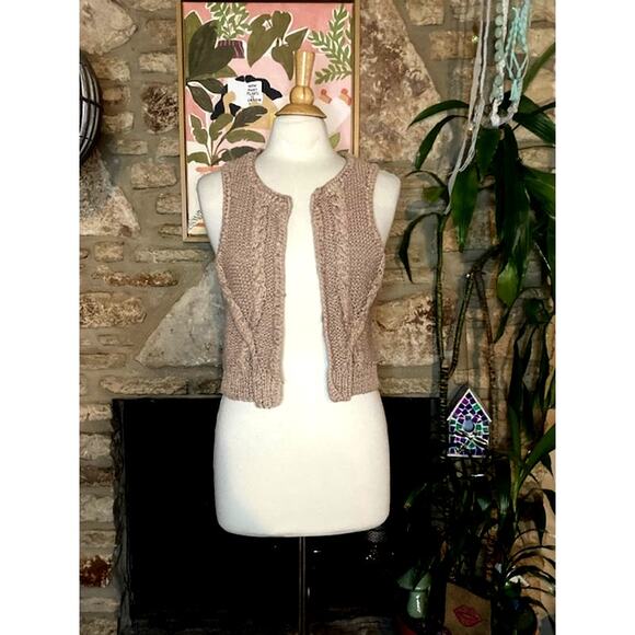 2010 Boho Era - Tan Cable Knit Open Vest - Picture 3 of 7